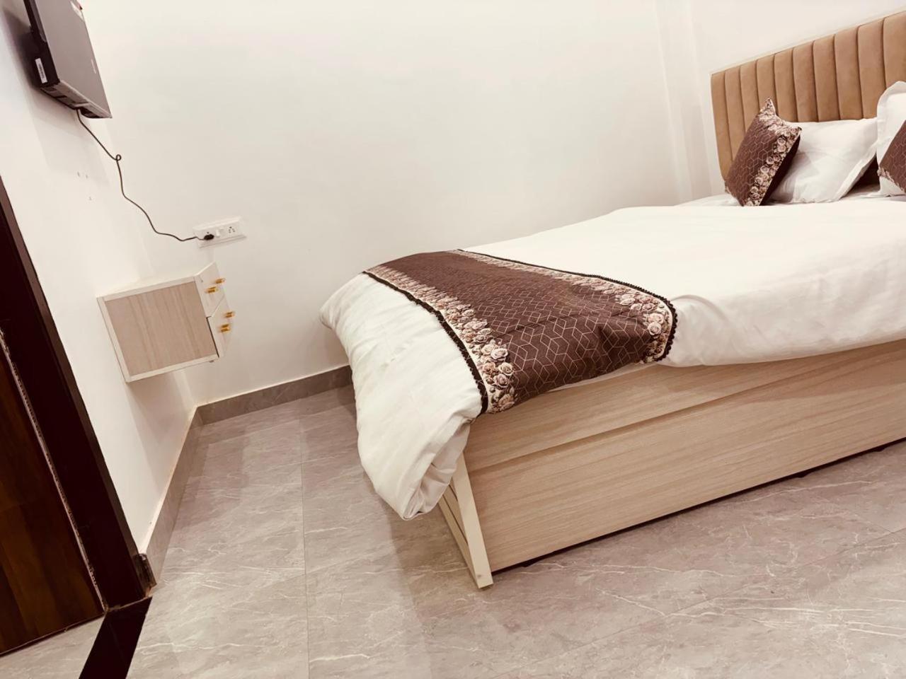 Hotel Shri Ram Darbar à Ayodhya Extérieur photo