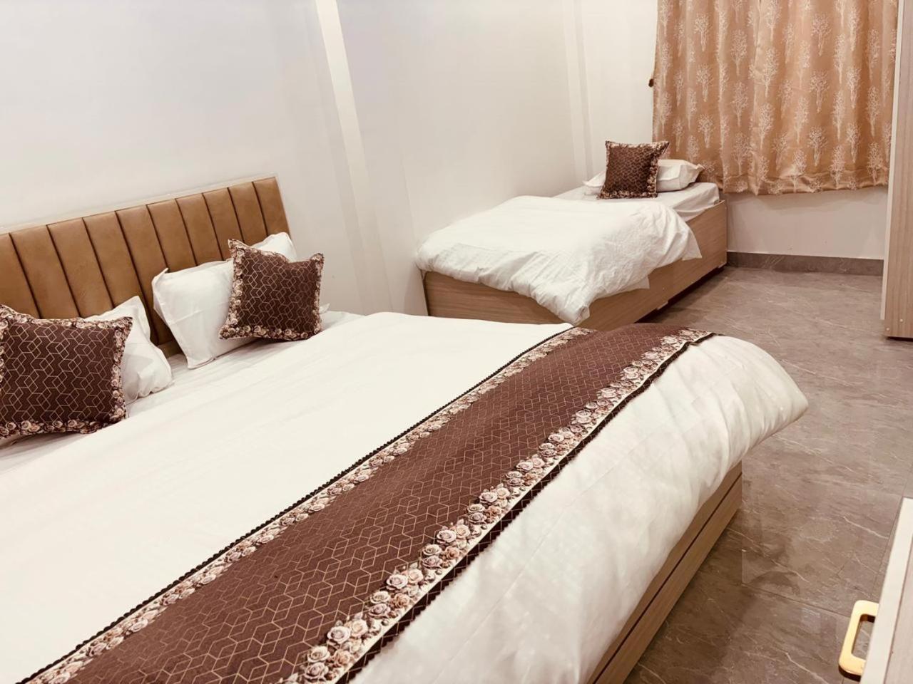 Hotel Shri Ram Darbar à Ayodhya Extérieur photo