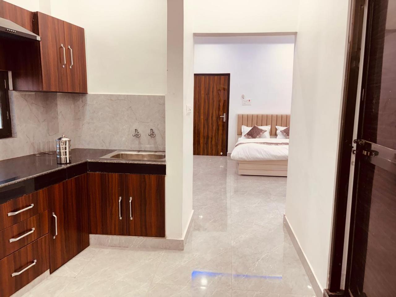 Hotel Shri Ram Darbar à Ayodhya Extérieur photo
