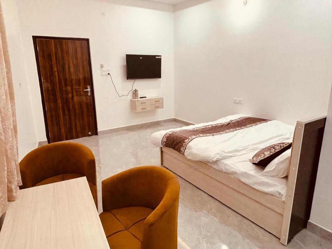 Hotel Shri Ram Darbar à Ayodhya Extérieur photo