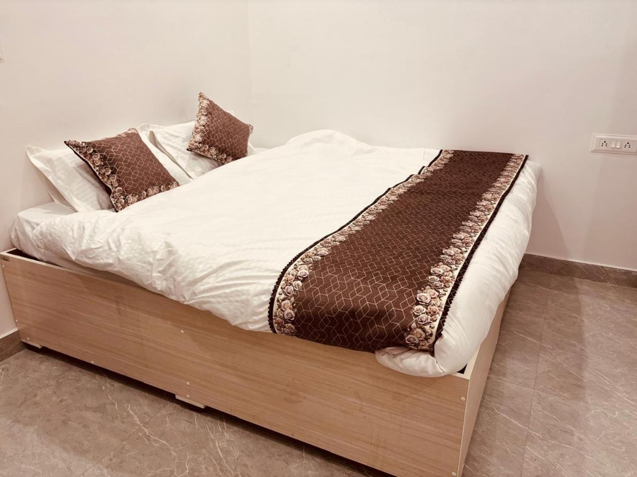Hotel Shri Ram Darbar à Ayodhya Extérieur photo