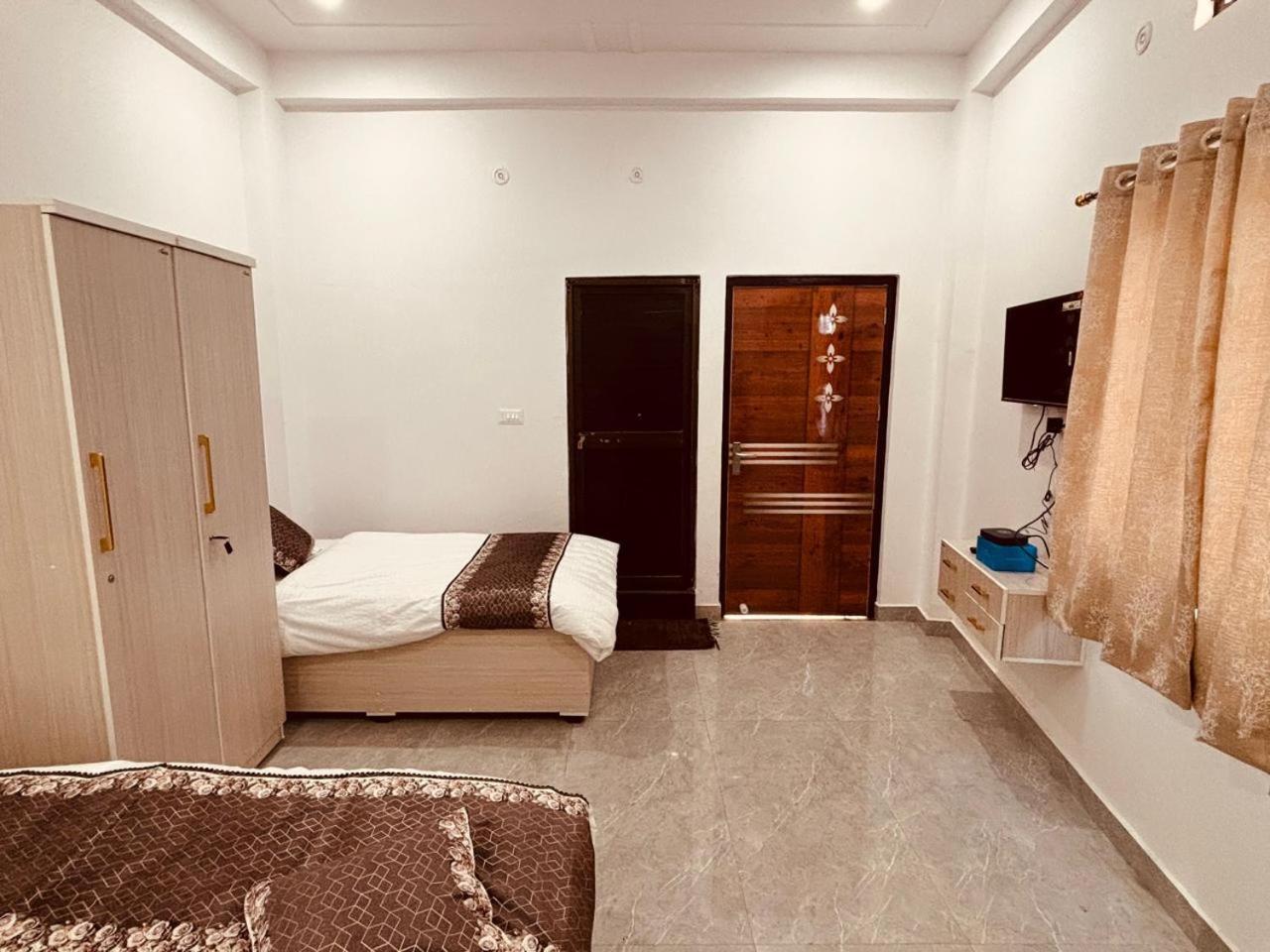Hotel Shri Ram Darbar à Ayodhya Extérieur photo